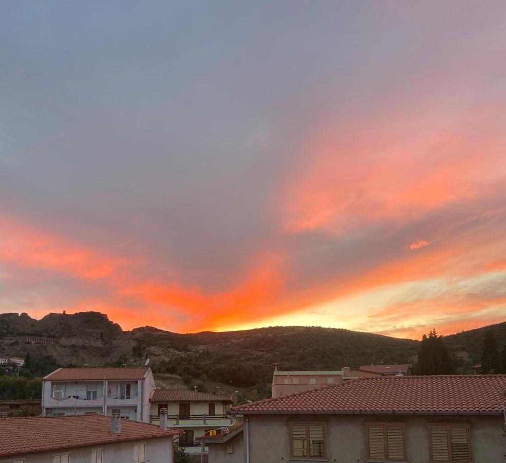 Pozzo Sella Aparthouse - Tramonto Sulla Miniera Iglesias Dış mekan fotoğraf